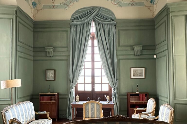 intérieur-chambre-dôme-château-de-vayres